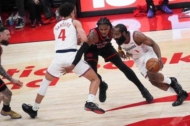 188体育-梦回巅峰！昔日雷霆三少同天爆发，同砍25+带领球队赢下比赛